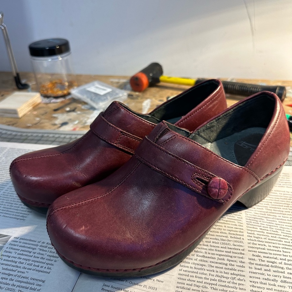 Dansko Burgundy Leather Clogs Women's Size 39